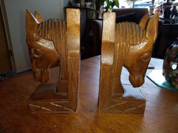 Mooi  HOUTEN PAADEN   boekensteunen  beschikbaar voor biedingen