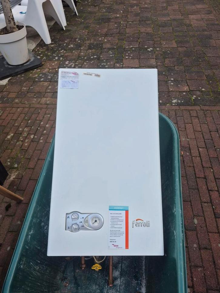 Werkende Ferroli CV Ketel - 10+ jaar oud, Doe-het-zelf en Verbouw, Verwarming en Radiatoren, Ophalen of Verzenden