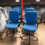 15x blauwe BETA bureaustoelen verrijdbaar met armleuningen