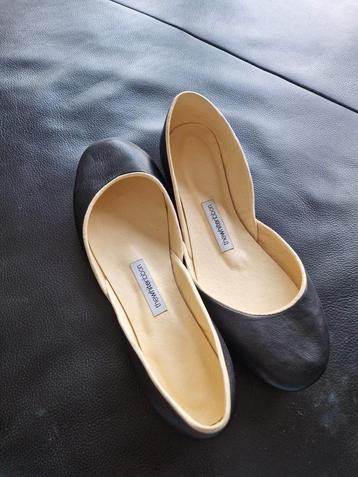 Ballerina's echt leer maat 41 (valt iets kleiner) beschikbaar voor biedingen