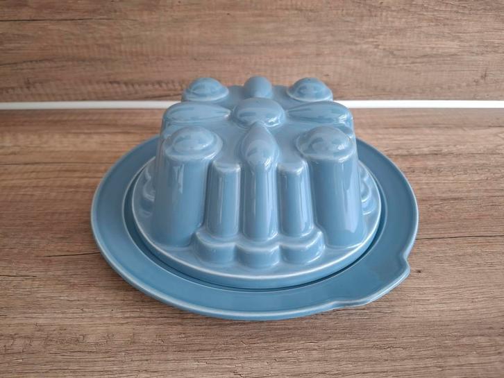 Blauwe puddingvorm met onderbord Petrus Regout Maastricht, Antiek en Kunst, Antiek | Servies los, Ophalen of Verzenden