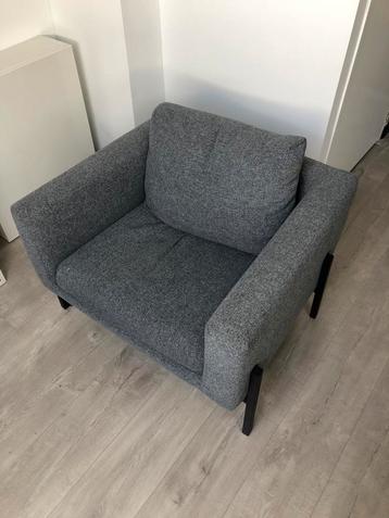 Grijze fauteuil (brede IKEA stoel) beschikbaar voor biedingen