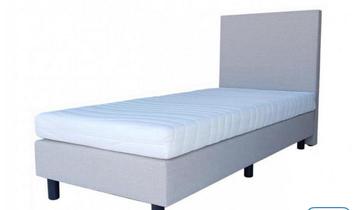 GRATIS- eenpersoons boxspring met matras en kussen.