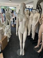 nieuwe huidskleurige etalagepoppen dames gestileerd  Prijs 1, ., Nieuw, Ophalen of Verzenden, .