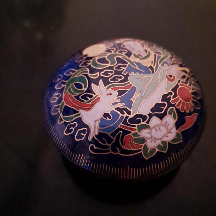 Cloisonne Bakje met Konijn en Dame, Antiek en Kunst, Antiek | Overige Antiek, Ophalen of Verzenden