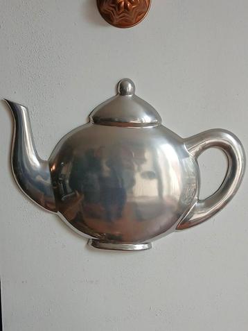 Grote Aluminium Theepot Wanddecoratie beschikbaar voor biedingen