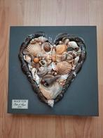 Schilderij met een hart van schelpen, Minder dan 50 cm, Gebruikt, Ophalen of Verzenden, Schilderij