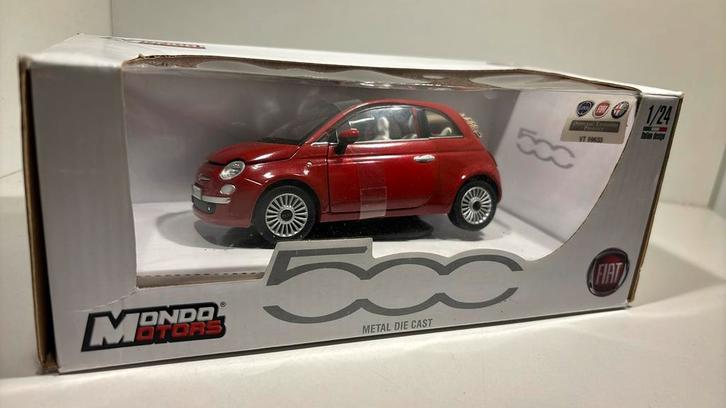 Fiat 500 c red mondo moters 1.24, Hobby en Vrije tijd, Modelauto's | 1:24, Zo goed als nieuw, Overige merken, Ophalen of Verzenden