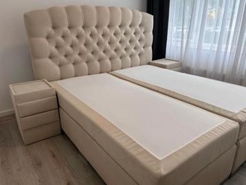 GRATIS BEZORGD** Nette Boxspring met Topper beschikbaar voor biedingen