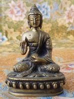 Mooi zwaar antiek Oosters brons beeldje van Boeddha 11,2 cm.
