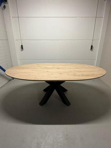 Eiken ovale tafel 240/120 | gepoedercoate matrix onderstel beschikbaar voor biedingen