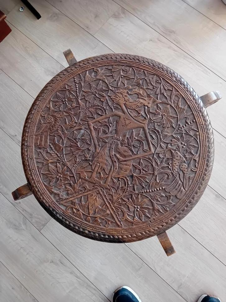 Indonesisch Bijzettafeltje met Houtsnijwerk wajang, Antiek en Kunst, Antiek | Meubels | Tafels, Ophalen