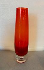 Vaas Vintage Scandinavische rode cilinder vaas, Ophalen of Verzenden, Minder dan 50 cm, Rood, Glas