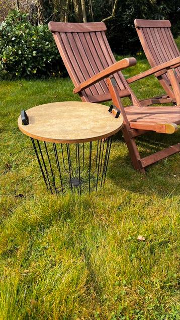 Bijzettafel draadmand met houten plank, tuintafel, veranda beschikbaar voor biedingen