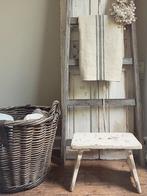 Oud Frans krukje / vensterbankkrukje / bankje met patina, Ophalen of Verzenden