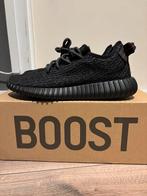 NIEUW Yeezy Boost 350 Pirate Black, Maat 44, Kleding | Heren, Schoenen, Ophalen of Verzenden, Nieuw, Zwart