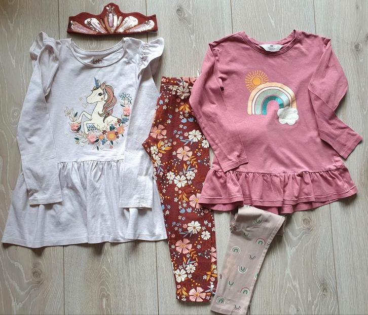 2 setjes Maat 128, Kinderen en Baby's, Kinderkleding | Maat 128, Gebruikt, Meisje, Setje, Ophalen of Verzenden