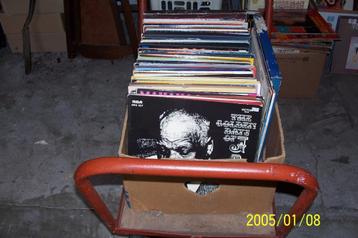 doos met ongeveer 110 | Jazz en Blues lp's beschikbaar voor biedingen