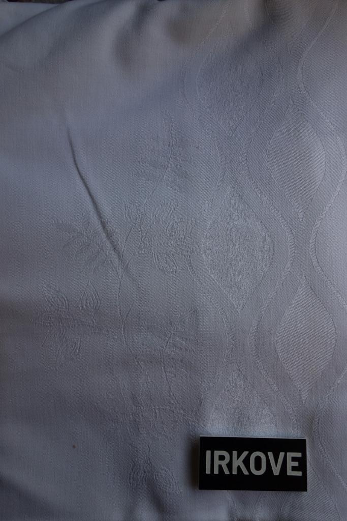 DAMAST * TAFELLAKEN NIEUW ! * 156 x 124 *, Huis en Inrichting, Keuken | Textiel, Nieuw, Tafelkleed of Tafelzeil, Wit, Verzenden