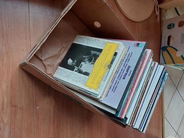 DOOS MET 69 KLASSIEKE VINYL PLATEN LP'S  beschikbaar voor biedingen
