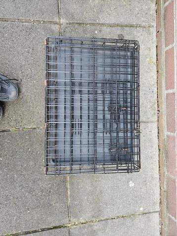 Kleine hondenbench te koop beschikbaar voor biedingen