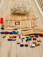 Grote doos met houten treinbaan en treintjes, Ophalen, Zo goed als nieuw