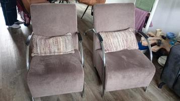 2 rip stof stoelen zijn als nieuw zonder vlekken met kussens