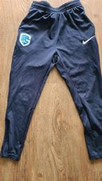 Z019 - Donkerblauwe Nike trainingsbroek van Racing Genk, Sport- of Zwemkleding, Ophalen of Verzenden, Zo goed als nieuw, Nike