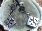 PRACHTIGE 925 ZILVER OORKNOPPEN MET BEWERKTE DESIGN HANGERS, Ophalen of Verzenden, Zilver, Oorbellen