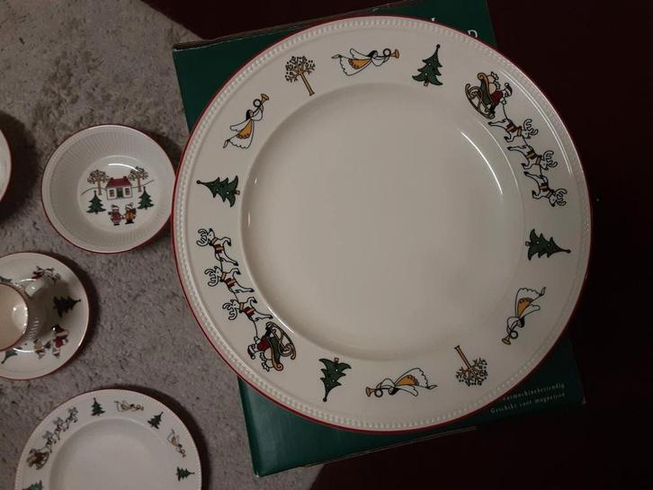 Kerstservies Wedgwood Christmas 5 dinerborden en meer kerst, Huis en Inrichting, Keuken | Servies, Zo goed als nieuw, Bord(en)