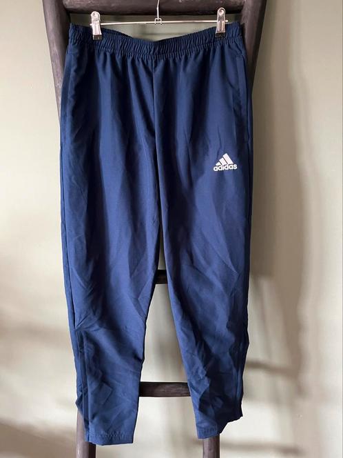 Blauwe Adidas sportbroek M trainingsbroek donkerblauw navy, Kleding | Heren, Sportkleding, Nieuw, Algemeen, Maat 48/50 (M), Blauw