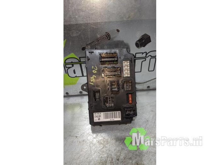 Zekeringkast van een Peugeot 407, Auto-onderdelen, Elektronica en Kabels, Peugeot, Gebruikt, 6 maanden garantie, 12 maanden garantie