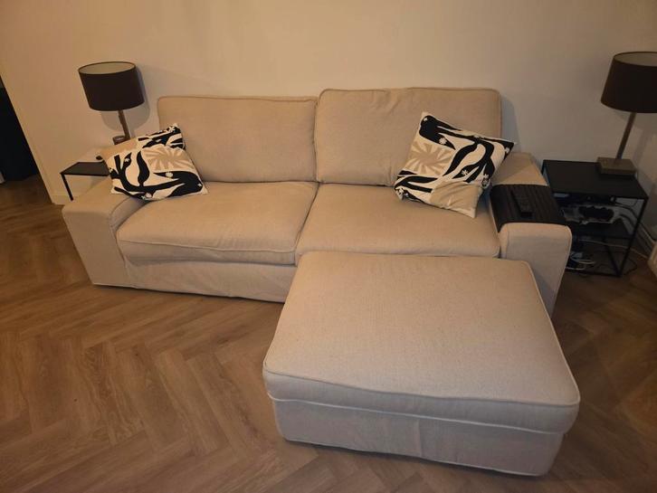Ikea KIVIK 3-zitsbank met poef - Gunnared beige, Huis en Inrichting, Banken | Bankstellen, Zo goed als nieuw, Rechte bank, Driepersoons