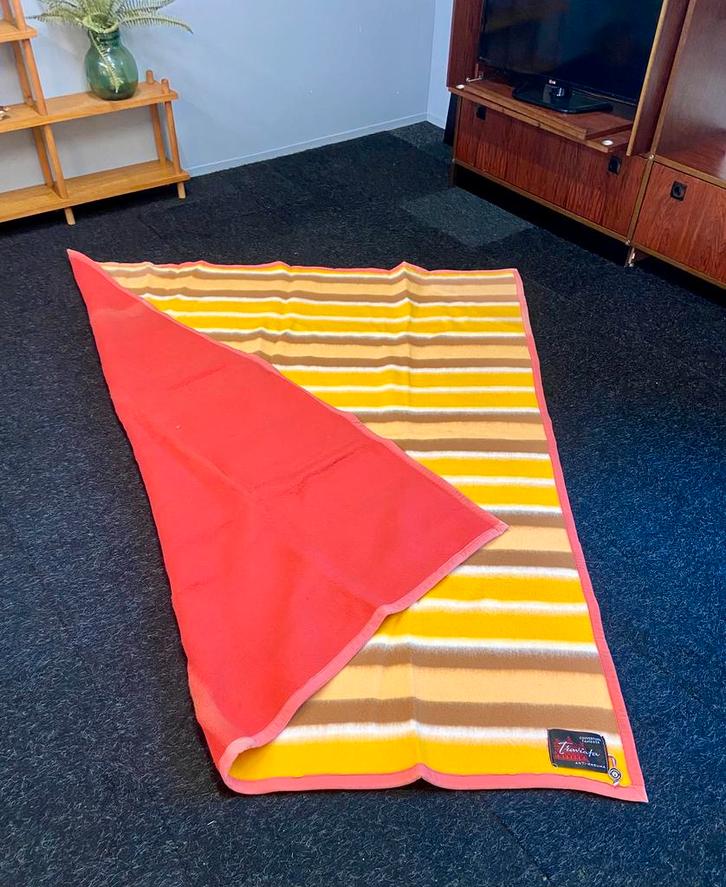 Trafiata Couverture Fameuse anti-Rheuma deken retro  vintage, Huis en Inrichting, Woonaccessoires | Plaids en Woondekens, Zo goed als nieuw