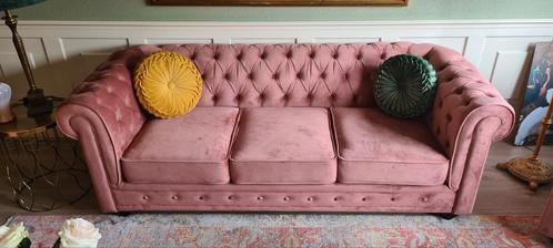 Nieuwe Chesterfield Velours Antiek Roze Bank & Fauteuils, Huis en Inrichting, Banken | Sofa's en Chaises Longues, Nieuw, Driepersoons