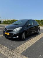 Toyota Yaris 1.3 16V Vvt-i 5DR  Panoramadak, Camera, Navi, Voorwielaandrijving, Euro 5, Zwart, 4 cilinders