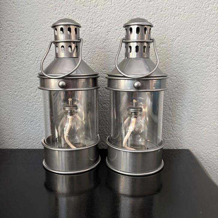 2 lantaarns, rvs look, olielamp, Huis en Inrichting, Woonaccessoires | Kandelaars en Kaarsen, Nieuw, 25 tot 50 cm, Metaal, Grijs