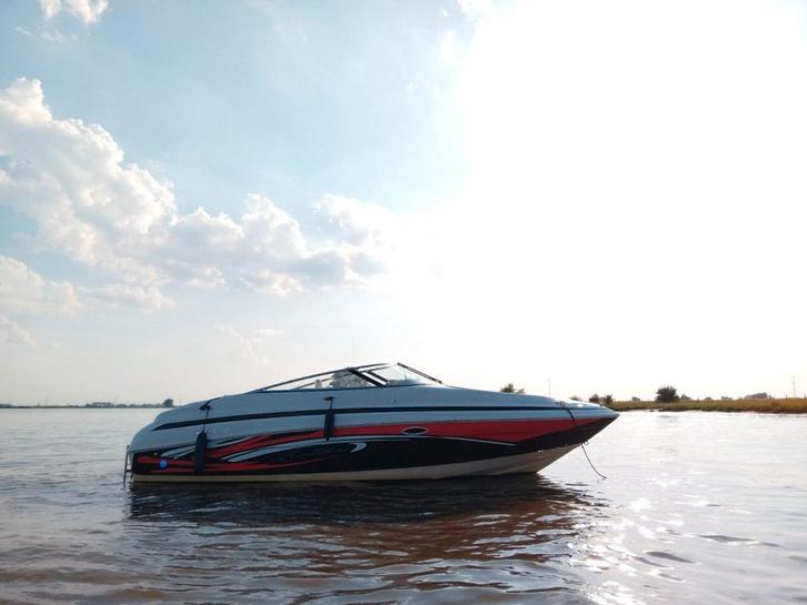 Cris craft 240 speedboot met trailer., Watersport en Boten, Speedboten, Zo goed als nieuw, 6 meter of meer, Benzine, 200 pk of meer