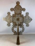 250311 Afrikaans Groot Koptisch Processie kruis uit Ethiopie, Antiek en Kunst, Antiek | Religie, Ophalen of Verzenden