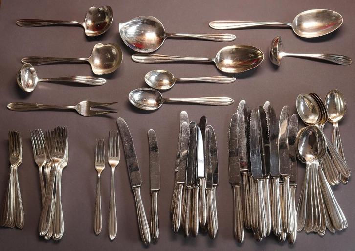 Te koop zwaar verzilverd Keltum-bestek 12-persoons +/- 1950, Huis en Inrichting, Keuken | Bestek, Gebruikt, Bestekset, Zilver