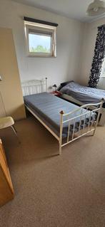 Bed 200 cm lang,  90cm breed , zonder matras., 90 cm, Eenpersoons, Wit, Ophalen of Verzenden