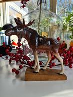 Eland,.beeld gegoten beeldje op houten sokkel, Ophalen of Verzenden, Beeldje of Figuurtje