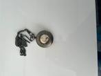 Antiek zakhorloge met ketting, Ophalen