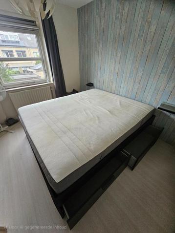 bed 160*200 met 4 opberglades beschikbaar voor biedingen
