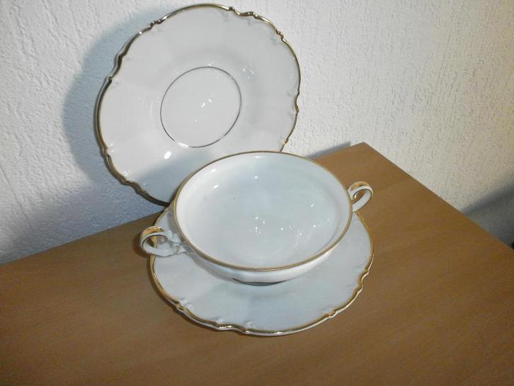 Hutschenreuther sierlijke soepkom met extra schotel, Antiek en Kunst, Antiek | Servies los, Ophalen of Verzenden