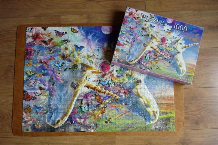 Puzzel '' BETOVERENDE EENHOORNS '' 1000 st., Hobby en Vrije tijd, Denksport en Puzzels, Gebruikt, Legpuzzel, 500 t/m 1500 stukjes
