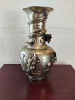 Bronzen vaas met drakenmotief, Antiek en Kunst, Antiek | Vazen, Ophalen of Verzenden