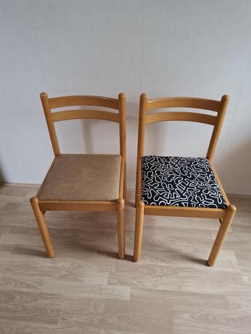 Eettafel stoeltjes uit de jaren '70 beschikbaar voor biedingen