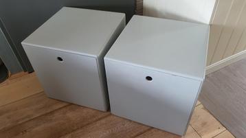 Opbergkubus, bijzettafel op zwenkwieltjes