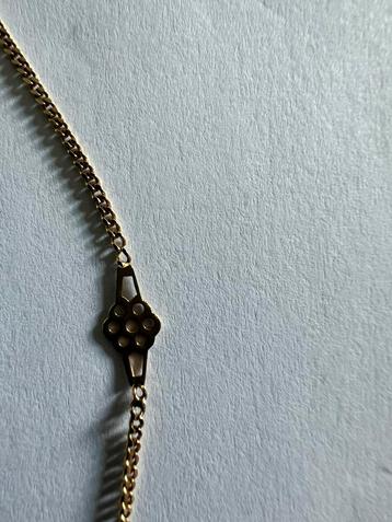 Gouden collier beschikbaar voor biedingen